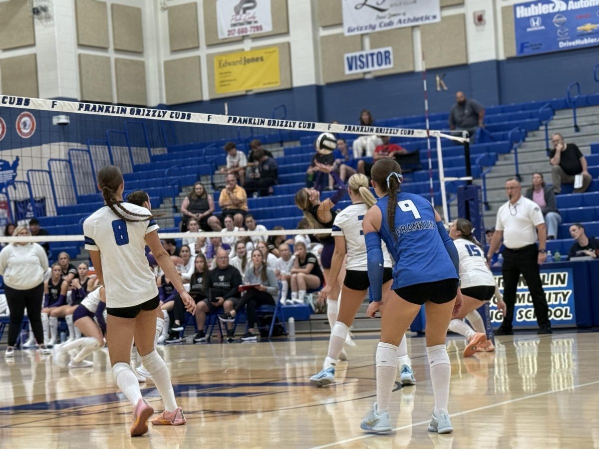 Nila Netter, Karlin Burton, Addie Martin anticipating the ball